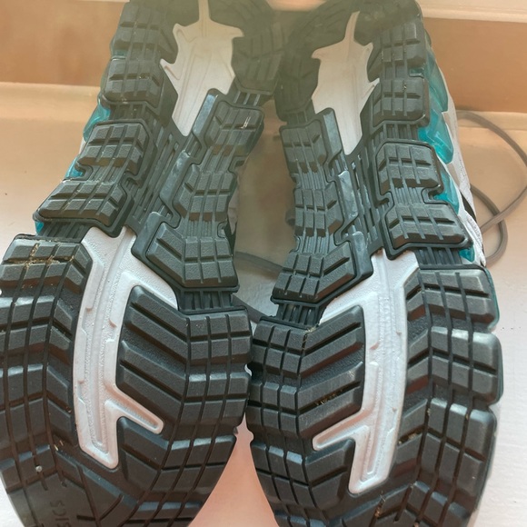 ASICS Running Shoe - Picture 7 of 9